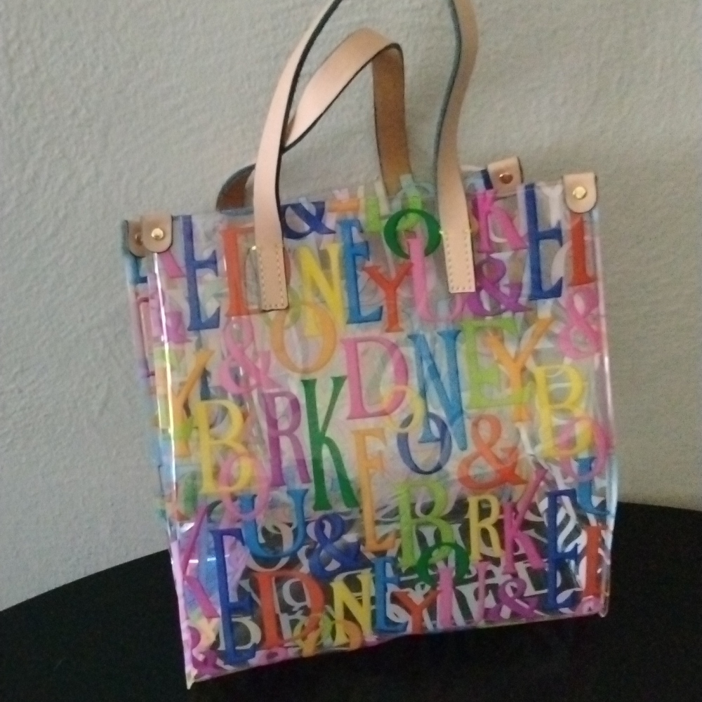 Dooney and Bourke vinyl BB ag
